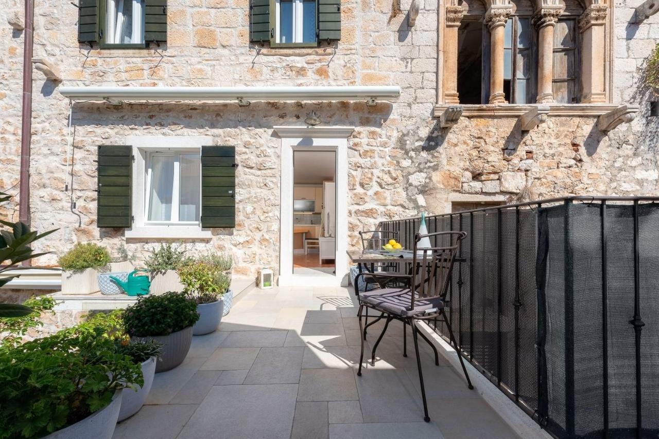 Отель Hektorovic House Хвар Экстерьер фото